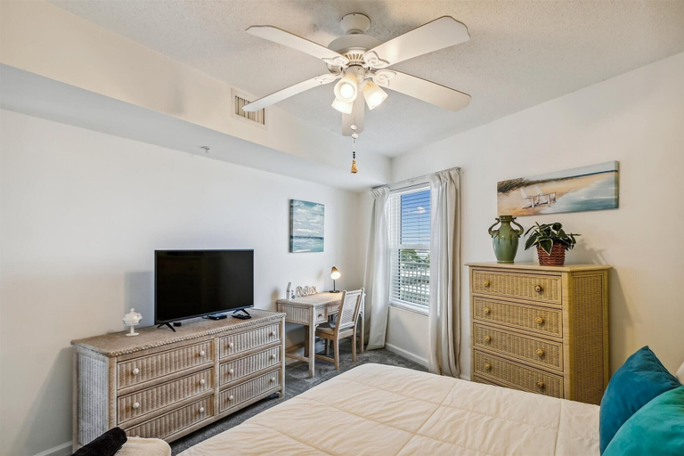 Others 5, Recently renovated 2 bedroom/2 bath on 7th floor! by RedAwning, Okaloosa