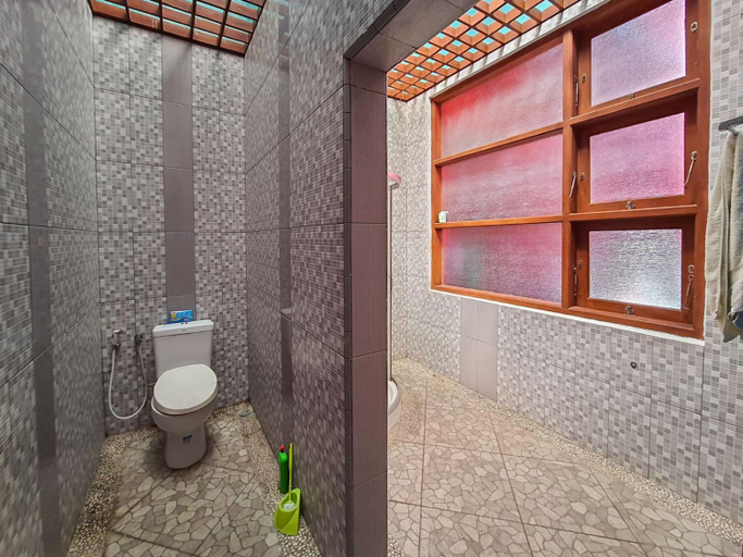 Bathroom 7