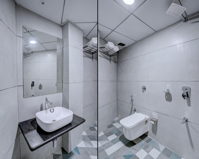 Bathroom 5, HOTEL ARTS INTERNATIONAL, Mumbai Suburban