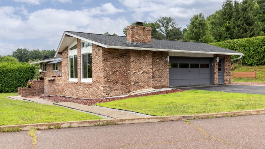 Exterior & Views, Champ's Landing 3 Bedroom Home by RedAwning, Chittenden