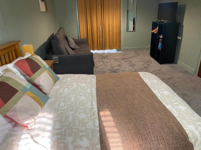 Bedroom, Kings Arms, Ceredigion