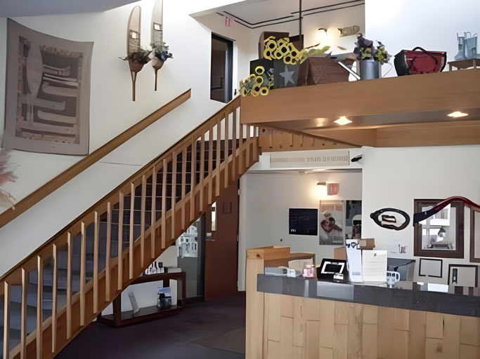 Others 1, Riverside Inn, Stearns