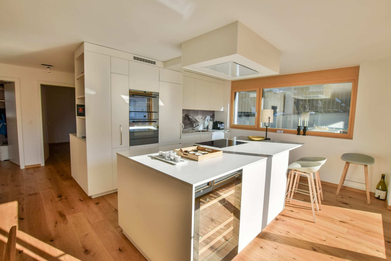 Others 5, Milachra Penthouse, Goms