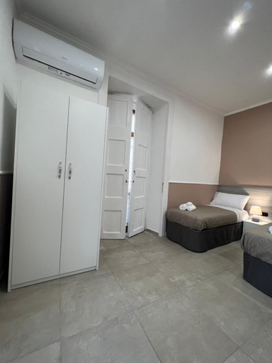 3, Silvana Appartamento, Napoli