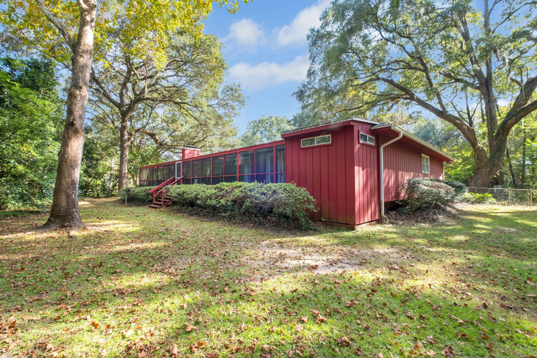 Exterior & Views 2, Hudson Manor 4 Bedroom Home by RedAwning, Leon