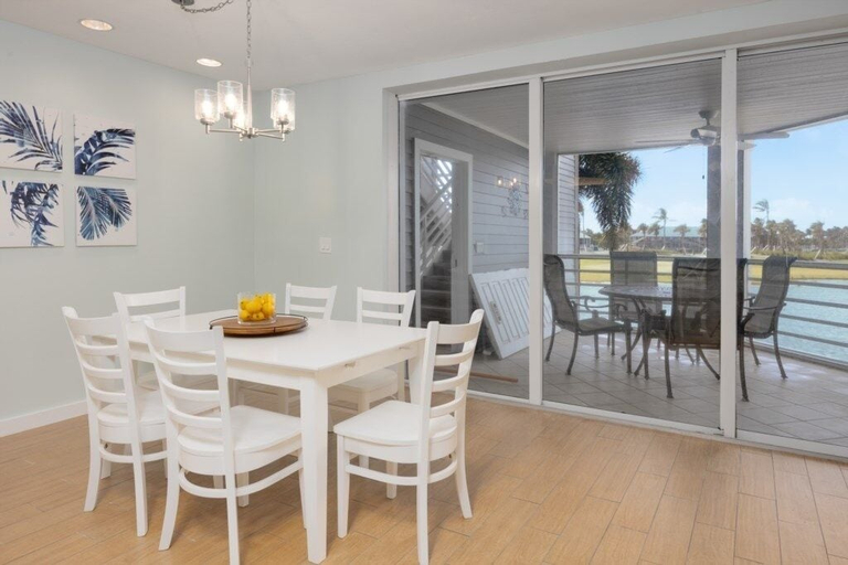 Others 5, Captivated By The Sea 2 Bedroom Condo, Lee
