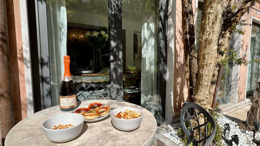Food & Drinks, Residence Flowery, Venezia