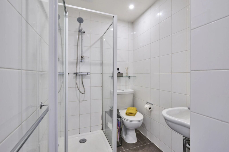Bathroom, Chic Studios at The Summit - Campus Accommodation, Leicester