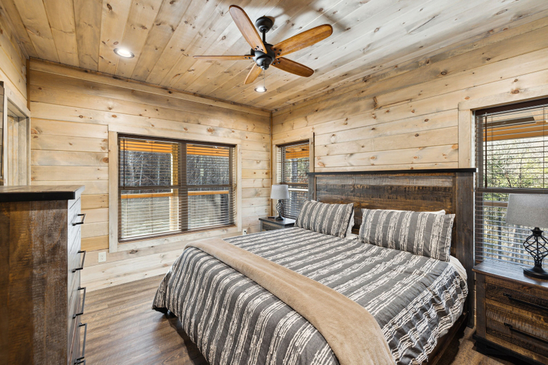 Bedroom 2, Hillside Hideaway 3 Bedroom Cabin by RedAwning, Sevier