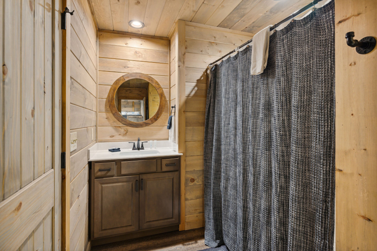 Bathroom 3, Hillside Hideaway 3 Bedroom Cabin by RedAwning, Sevier
