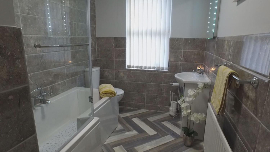 Bathroom, The Rose Luxury Self Catering Accommodation, Armagh, Banbridge and Craigavon