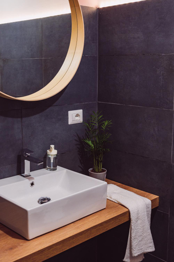 Bathroom 2, Olio su Tela, Frosinone