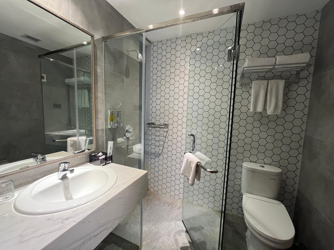 Bathroom 7