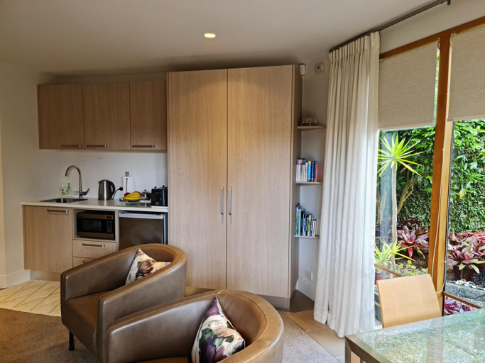 Others 3, Parnell Garden Suite, Waitakere