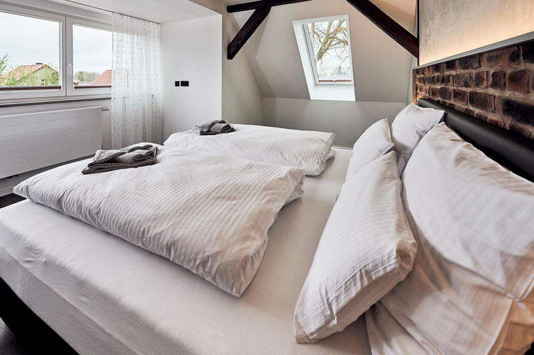 Bedroom 3, Zieglers Restaurant & Pension, Wittenberg