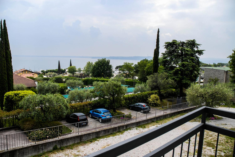 Others 4, Hotel Du Lac, Brescia