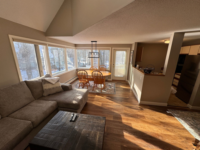 Fall Line Condo D4 2 Bedroom Condo, Rutland