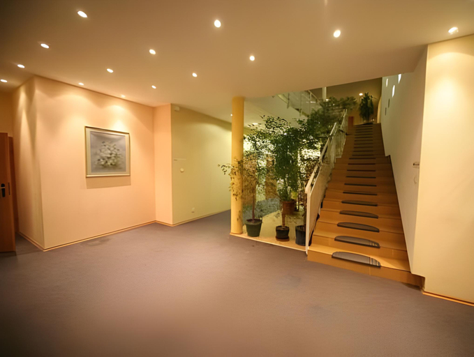 Others 5, Eurohotel, Piaseczno