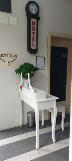 Others 2, Hotel Belp Bern Airport Free Parking, Seftigen