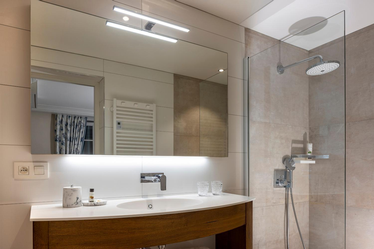 Bathroom 11