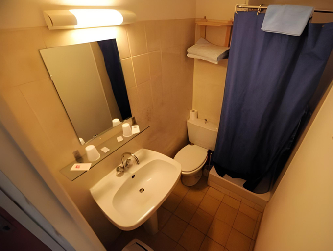 Bathroom 2, Studi-Hotel Residence Plein Voile, Var