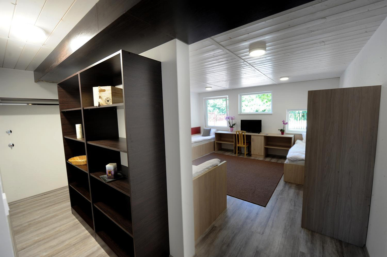Others 4, Tiszaliget Apartman es Szallo, Szolnok