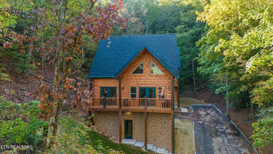 Exterior & Views 2, Burch's Bear Splash 4 Bedroom Cabin, Sevier