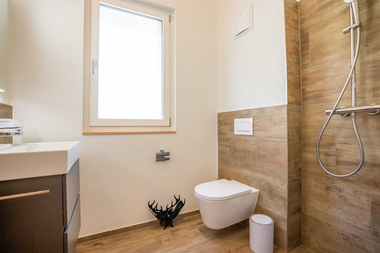 Bathroom 4, Vieux Valais Beevalais 2, Raron