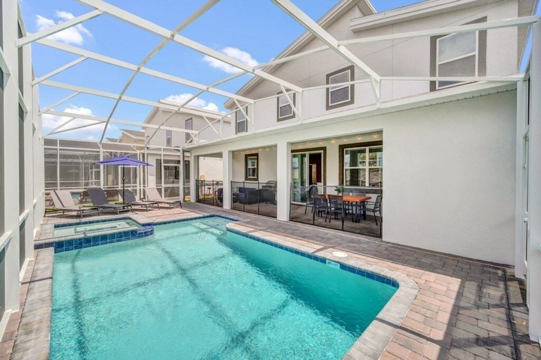 Sport & Beauty 5, Magnificent Star Wars & Designed Rooms Pool & Spa! 7 Bedroom Villa, Osceola