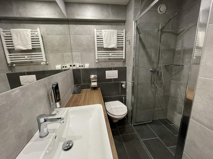 Bathroom 4, Hotel Eurobus, Michalovce