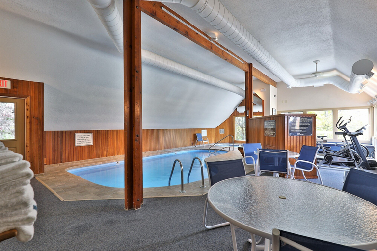 Food & Drinks, Fall Line Condo D4 2 Bedroom Condo, Rutland