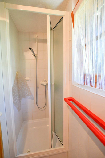 Bathroom 3, Vieux Valais Malisse, Raron