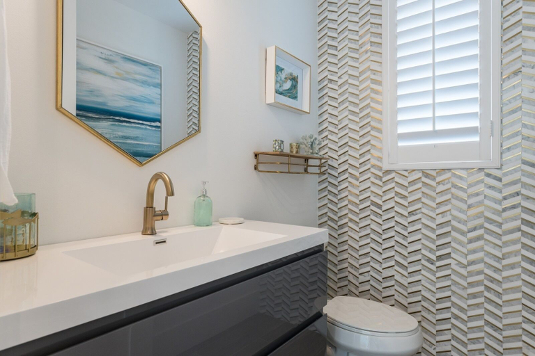Bathroom 4, Sizzling Summer Rates at Surf Side Beach House GULF VIEWS Elevator (Beach Retreats), Manatee