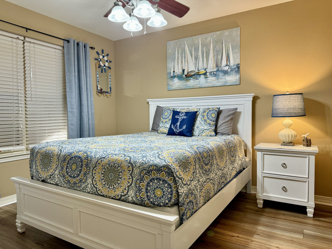 Bedroom 3, Lakefront Vacation Condo A-3 with Overlooking Deck by RedAwning, Taney