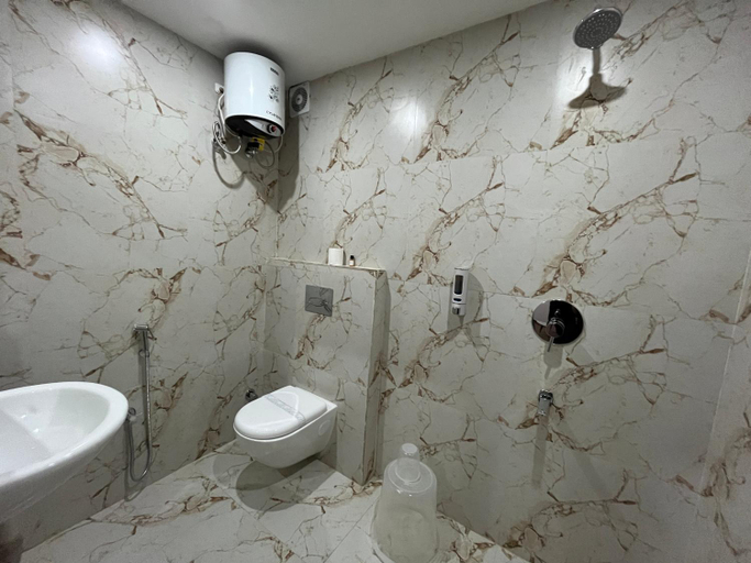 Bathroom 4, The Rhino, Kamrup