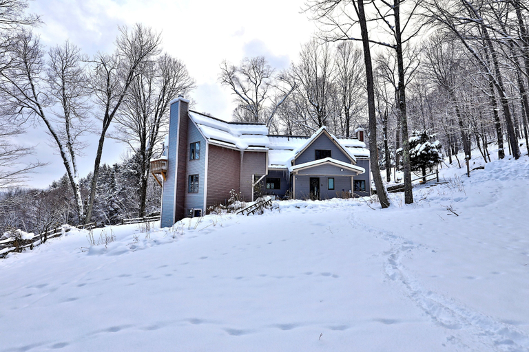 Exterior & Views 2, Mountainview Escape 4 Bedroom Home, Rutland