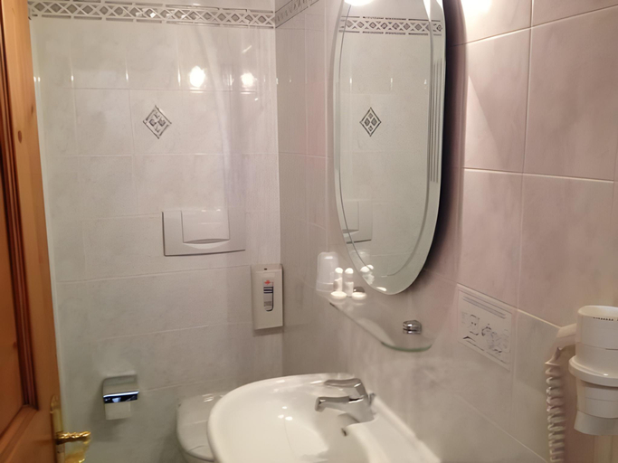 Bathroom 4, Gartenresidence Stephanie By Hotel Rotwand, Bolzano