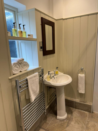 Bathroom 2, The Woolpack Inn, Kent