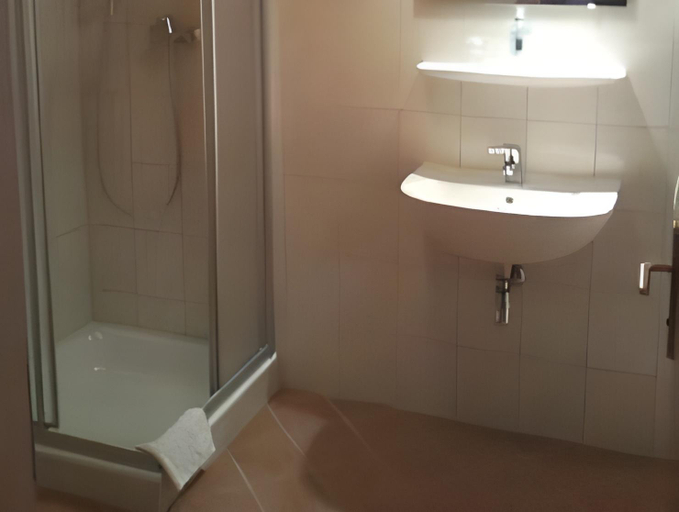 Bathroom 3, Wallackhaus RegioJet Hotels, Spittal an der Drau