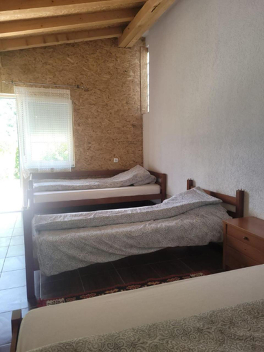 Bedroom 2, Lola Guest House