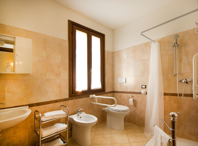 Bathroom 2, Agriturismo Cascina Roveri, Mantua