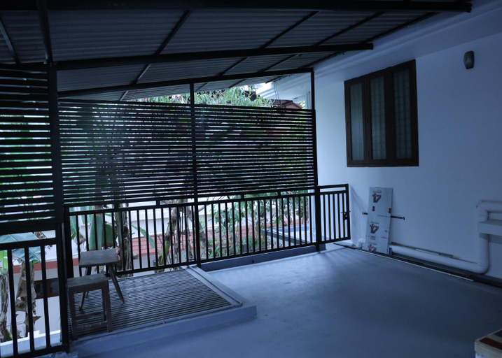 Others 4, Malpans Mansion, Ernakulam