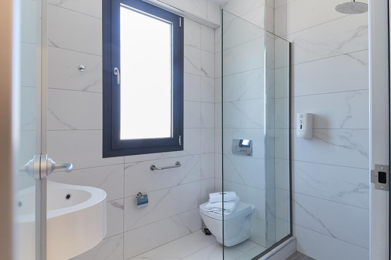 Bathroom 2, Albatros Suites, Central Macedonia