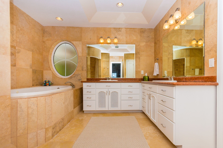 Bathroom 3, Lawson Rock - Angelfish 101 Studio Bedroom Condo by RedAwning, Roatán