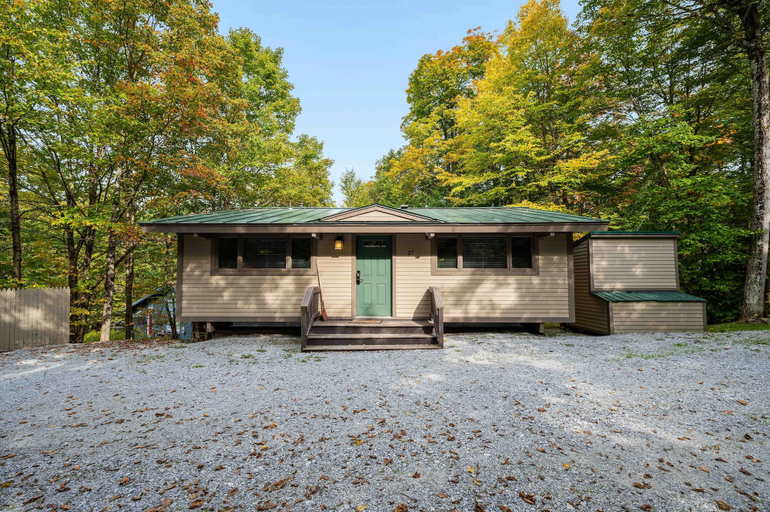 Exterior & Views 2, Alpine Court Chalet 4 Bedroom Home, Rutland