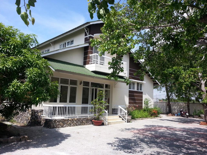 Exterior 16