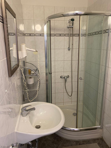 Bathroom 2, Swan Rooms, Nürnberg