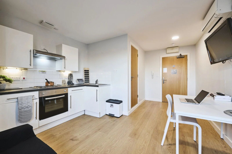 Others 5, Chic Studios at The Summit - Campus Accommodation, Leicester