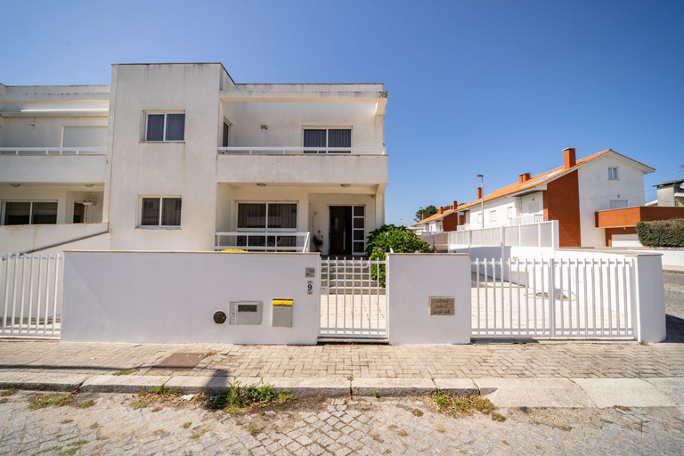 Marinhas Esposende - Moradia V4 com piscina junto a praia by House and People, Esposende