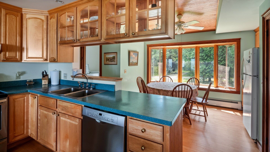 Others 4, Camp Roosevelt 5 Bedroom Cottage by RedAwning, Chittenden